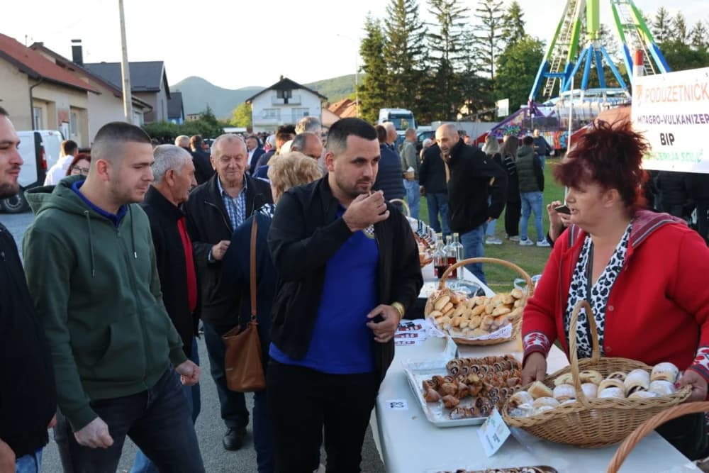 NAJDUŽI STOL 14. GODINU ZA REDOM: Velika je još jedom predstavljena kao ljepota turističke destinacije