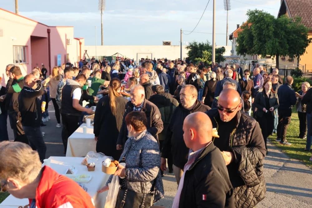 NAJDUŽI STOL 14. GODINU ZA REDOM: Velika je još jedom predstavljena kao ljepota turističke destinacije