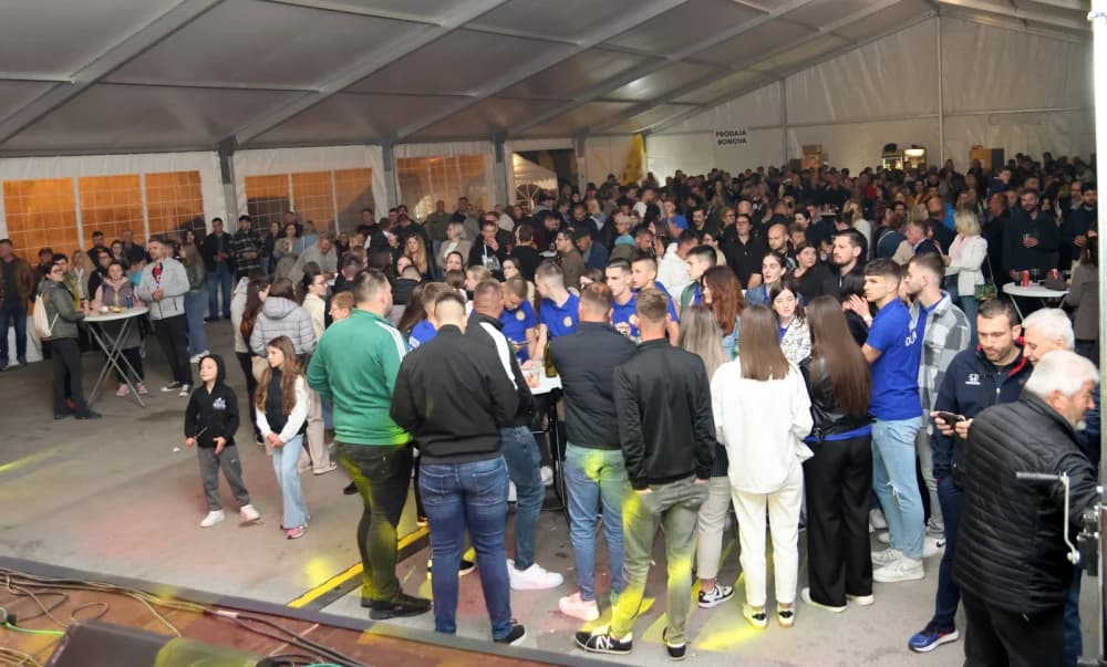 NAJDUŽI STOL 14. GODINU ZA REDOM: Velika je još jedom predstavljena kao ljepota turističke destinacije