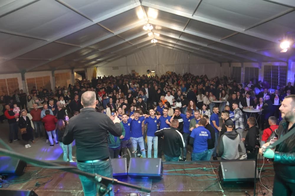 NAJDUŽI STOL 14. GODINU ZA REDOM: Velika je još jedom predstavljena kao ljepota turističke destinacije