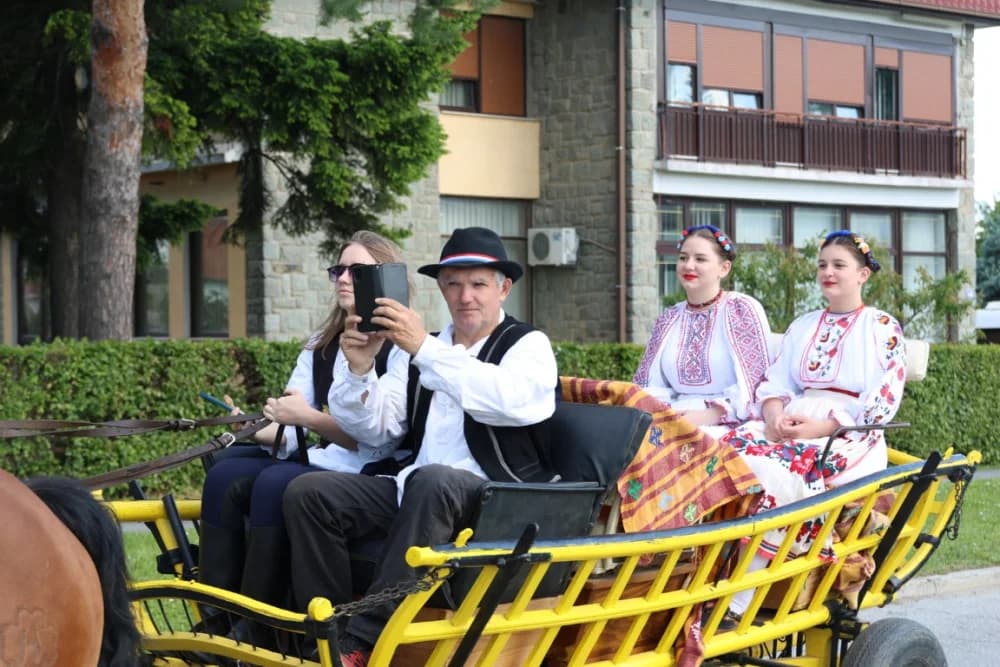 (VELIKA FOTOGALERIJA) Povorka koja je krasila ulice Velike: S ponosom predstavili tradiciju kraja iz kojeg dolaze