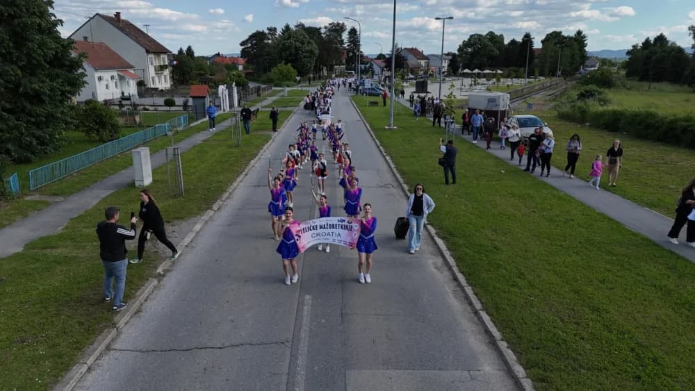 (VELIKA FOTOGALERIJA) Povorka koja je krasila ulice Velike: S ponosom predstavili tradiciju kraja iz kojeg dolaze