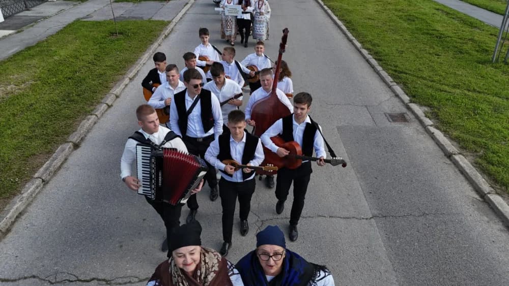 (VELIKA FOTOGALERIJA) Povorka koja je krasila ulice Velike: S ponosom predstavili tradiciju kraja iz kojeg dolaze