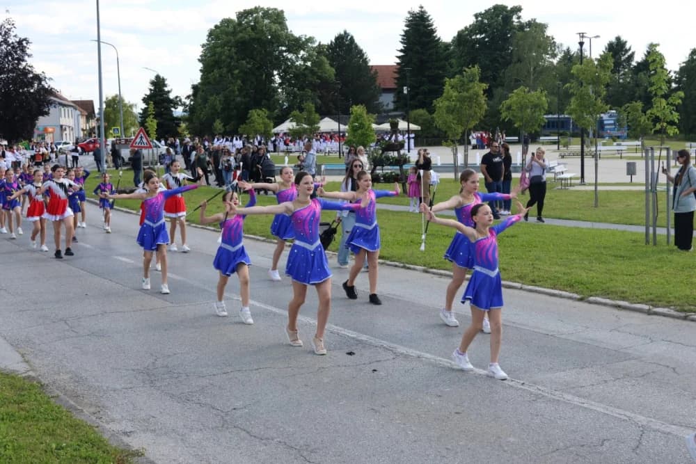 (VELIKA FOTOGALERIJA) Povorka koja je krasila ulice Velike: S ponosom predstavili tradiciju kraja iz kojeg dolaze