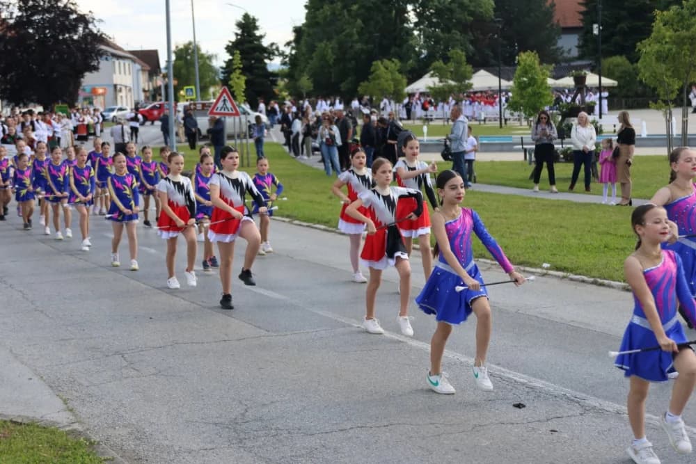 (VELIKA FOTOGALERIJA) Povorka koja je krasila ulice Velike: S ponosom predstavili tradiciju kraja iz kojeg dolaze