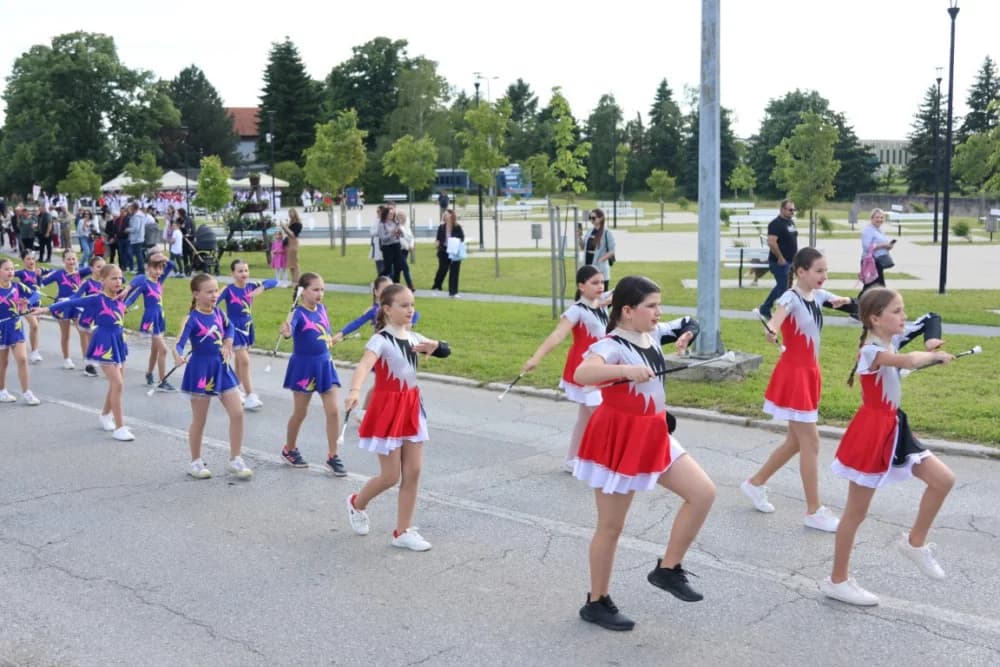 (VELIKA FOTOGALERIJA) Povorka koja je krasila ulice Velike: S ponosom predstavili tradiciju kraja iz kojeg dolaze