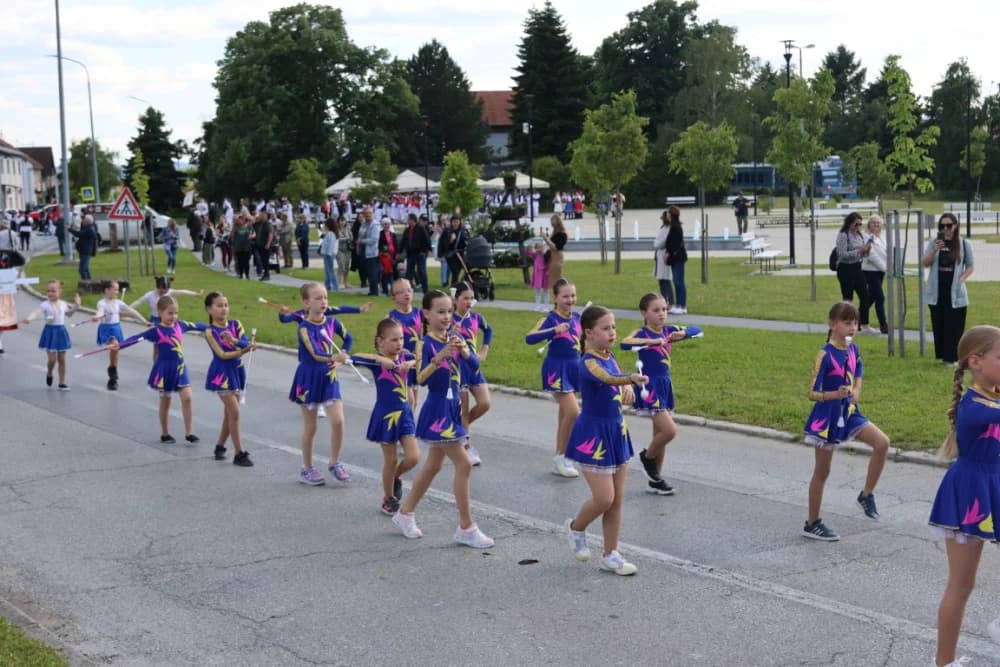 (VELIKA FOTOGALERIJA) Povorka koja je krasila ulice Velike: S ponosom predstavili tradiciju kraja iz kojeg dolaze