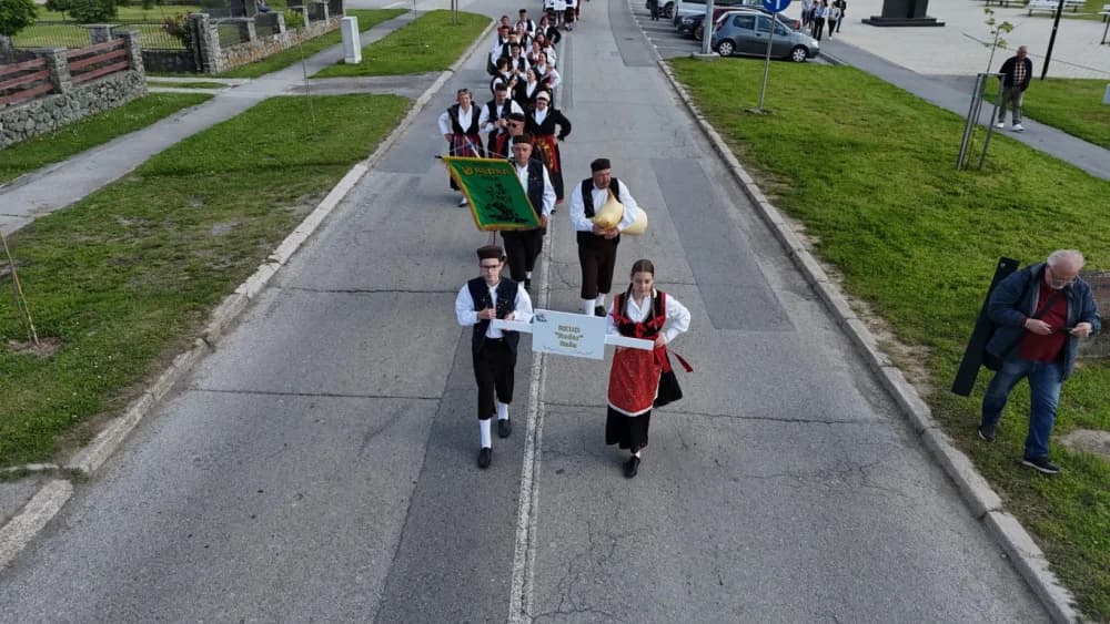 (VELIKA FOTOGALERIJA) Povorka koja je krasila ulice Velike: S ponosom predstavili tradiciju kraja iz kojeg dolaze