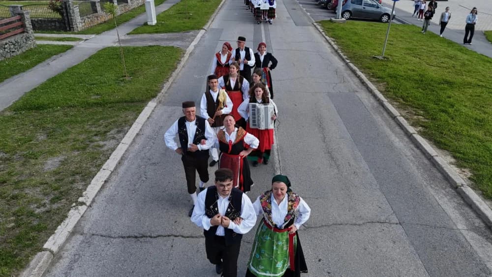 (VELIKA FOTOGALERIJA) Povorka koja je krasila ulice Velike: S ponosom predstavili tradiciju kraja iz kojeg dolaze
