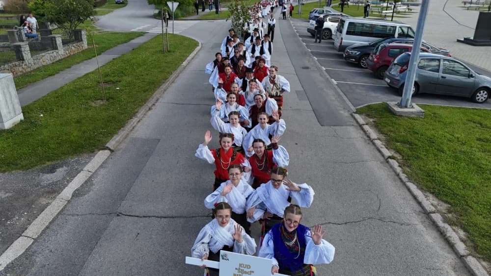 (VELIKA FOTOGALERIJA) Povorka koja je krasila ulice Velike: S ponosom predstavili tradiciju kraja iz kojeg dolaze