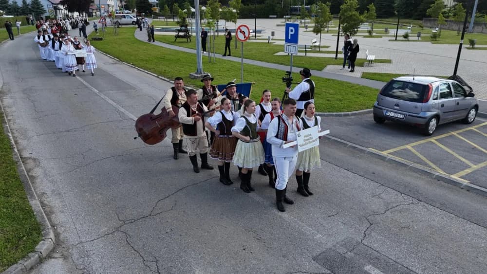 (VELIKA FOTOGALERIJA) Povorka koja je krasila ulice Velike: S ponosom predstavili tradiciju kraja iz kojeg dolaze