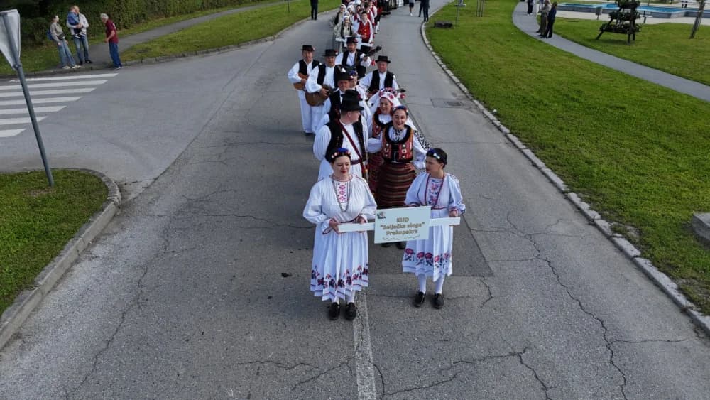 (VELIKA FOTOGALERIJA) Povorka koja je krasila ulice Velike: S ponosom predstavili tradiciju kraja iz kojeg dolaze