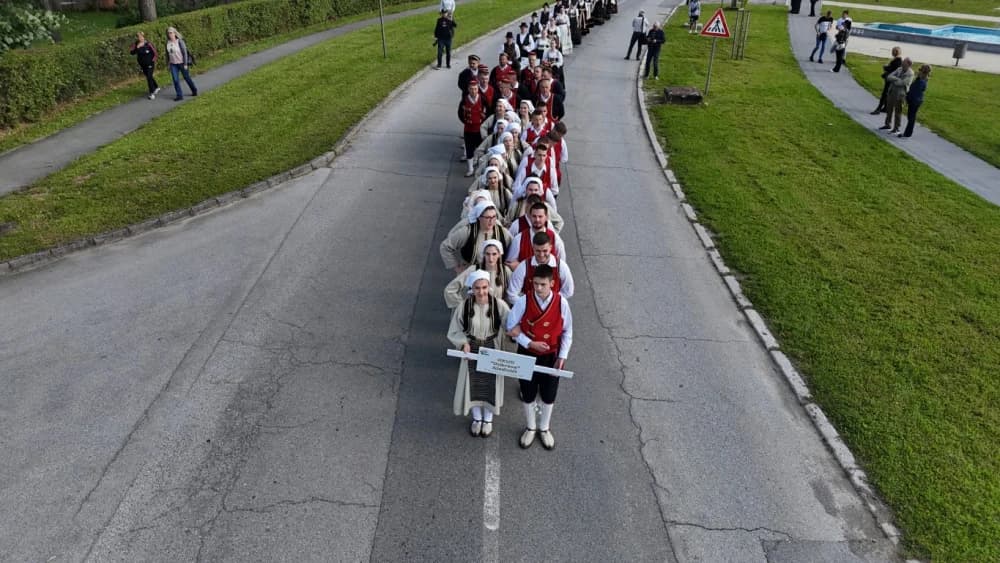 (VELIKA FOTOGALERIJA) Povorka koja je krasila ulice Velike: S ponosom predstavili tradiciju kraja iz kojeg dolaze