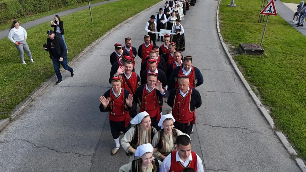 (VELIKA FOTOGALERIJA) Povorka koja je krasila ulice Velike: S ponosom predstavili tradiciju kraja iz kojeg dolaze