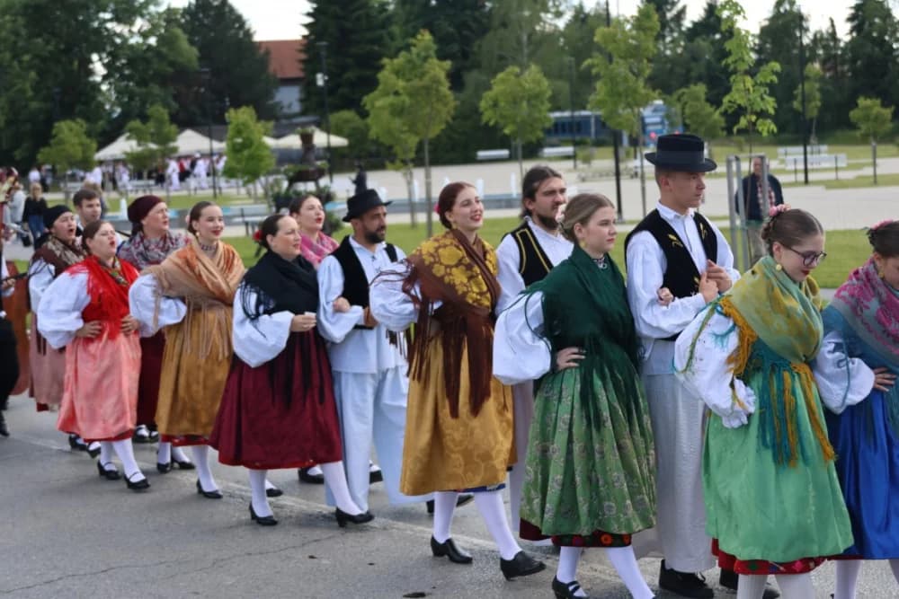 (VELIKA FOTOGALERIJA) Povorka koja je krasila ulice Velike: S ponosom predstavili tradiciju kraja iz kojeg dolaze