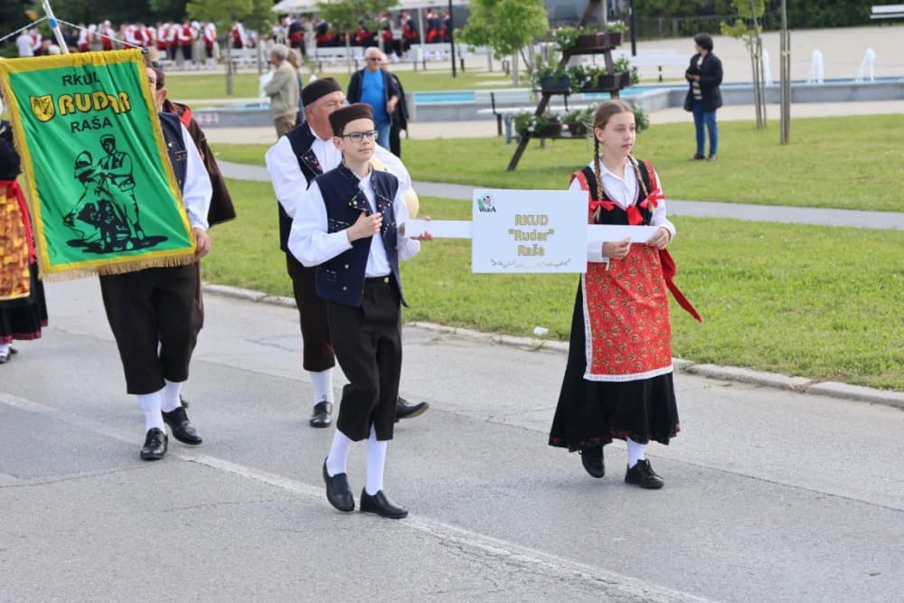 (VELIKA FOTOGALERIJA) Povorka koja je krasila ulice Velike: S ponosom predstavili tradiciju kraja iz kojeg dolaze