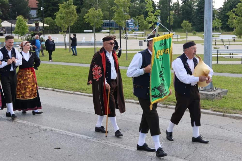 (VELIKA FOTOGALERIJA) Povorka koja je krasila ulice Velike: S ponosom predstavili tradiciju kraja iz kojeg dolaze