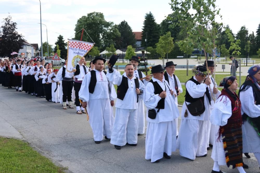 (VELIKA FOTOGALERIJA) Povorka koja je krasila ulice Velike: S ponosom predstavili tradiciju kraja iz kojeg dolaze