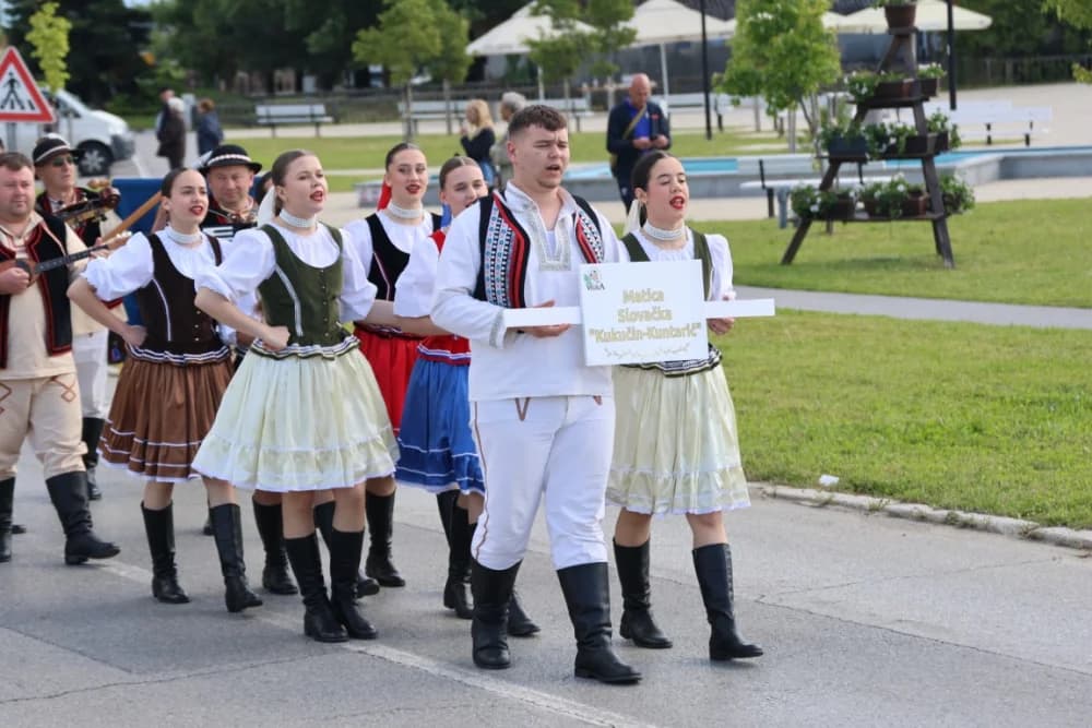 (VELIKA FOTOGALERIJA) Povorka koja je krasila ulice Velike: S ponosom predstavili tradiciju kraja iz kojeg dolaze