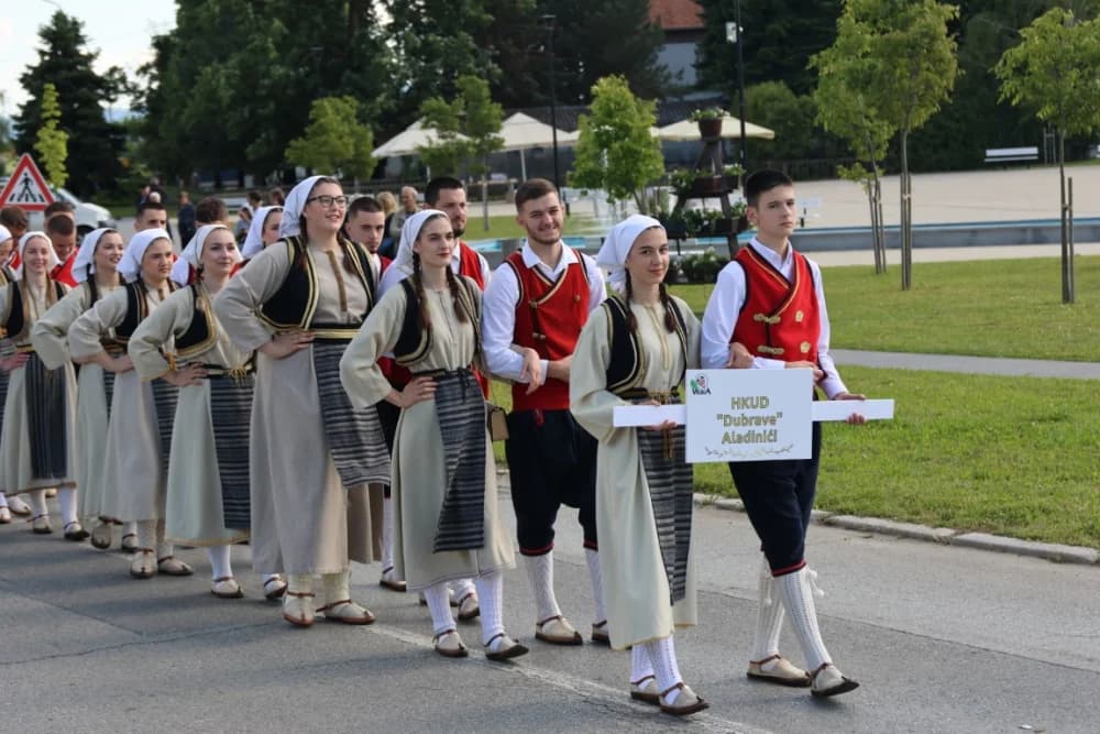 (VELIKA FOTOGALERIJA) Povorka koja je krasila ulice Velike: S ponosom predstavili tradiciju kraja iz kojeg dolaze