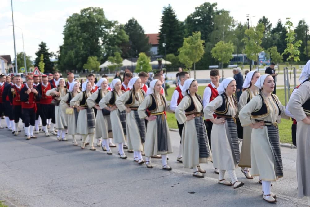 (VELIKA FOTOGALERIJA) Povorka koja je krasila ulice Velike: S ponosom predstavili tradiciju kraja iz kojeg dolaze