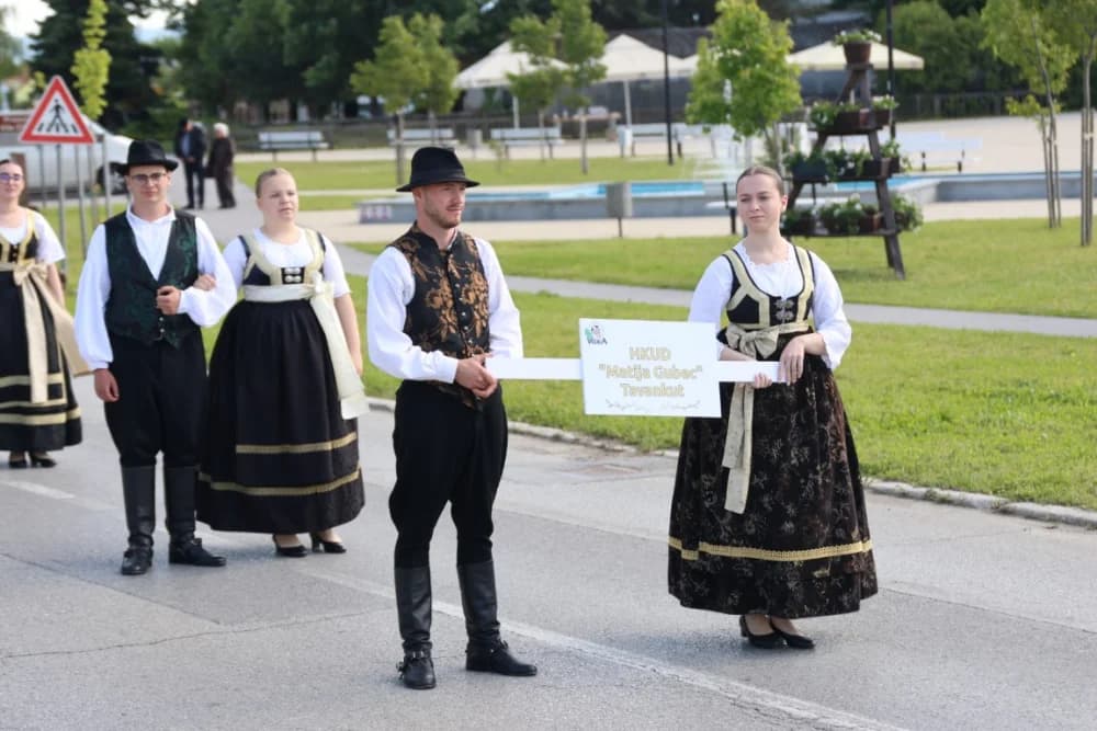 (VELIKA FOTOGALERIJA) Povorka koja je krasila ulice Velike: S ponosom predstavili tradiciju kraja iz kojeg dolaze