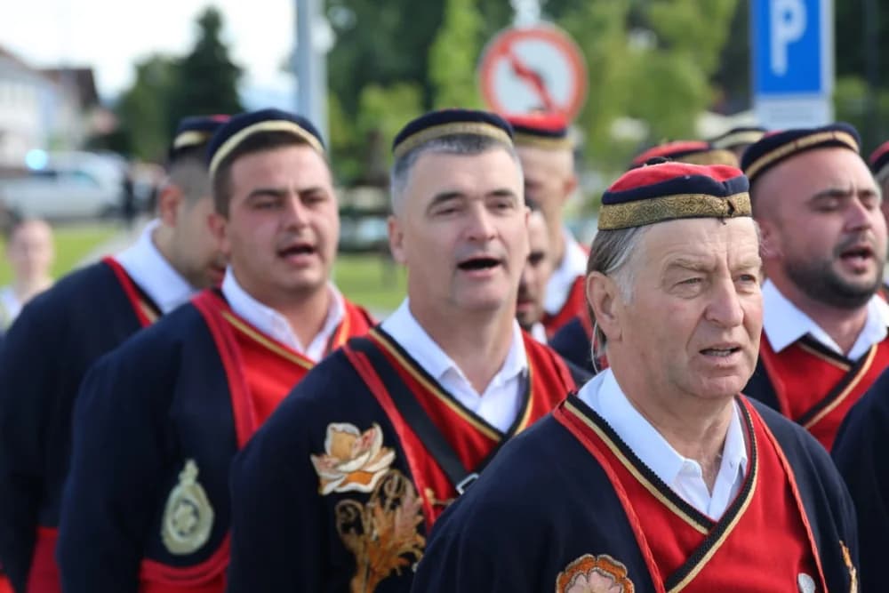 (VELIKA FOTOGALERIJA) Povorka koja je krasila ulice Velike: S ponosom predstavili tradiciju kraja iz kojeg dolaze