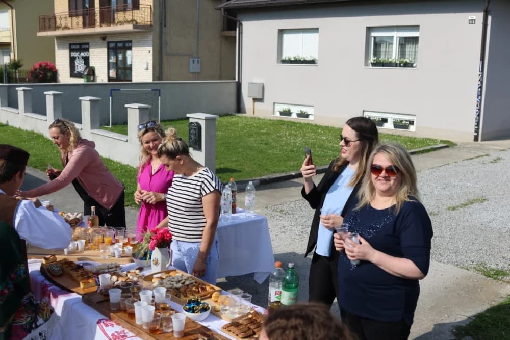 (VELIKA FOTOGALERIJA) Povorka koja je krasila ulice Velike: S ponosom predstavili tradiciju kraja iz kojeg dolaze
