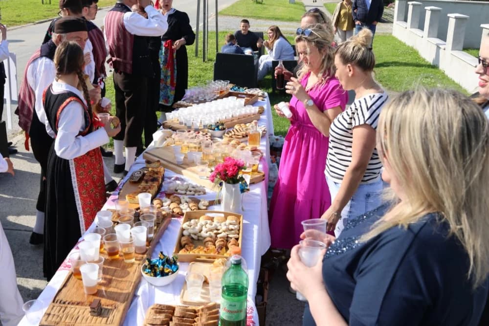 (VELIKA FOTOGALERIJA) Povorka koja je krasila ulice Velike: S ponosom predstavili tradiciju kraja iz kojeg dolaze
