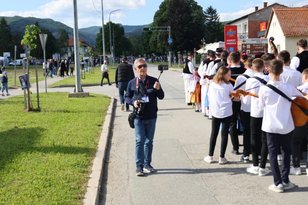 (VELIKA FOTOGALERIJA) Povorka koja je krasila ulice Velike: S ponosom predstavili tradiciju kraja iz kojeg dolaze