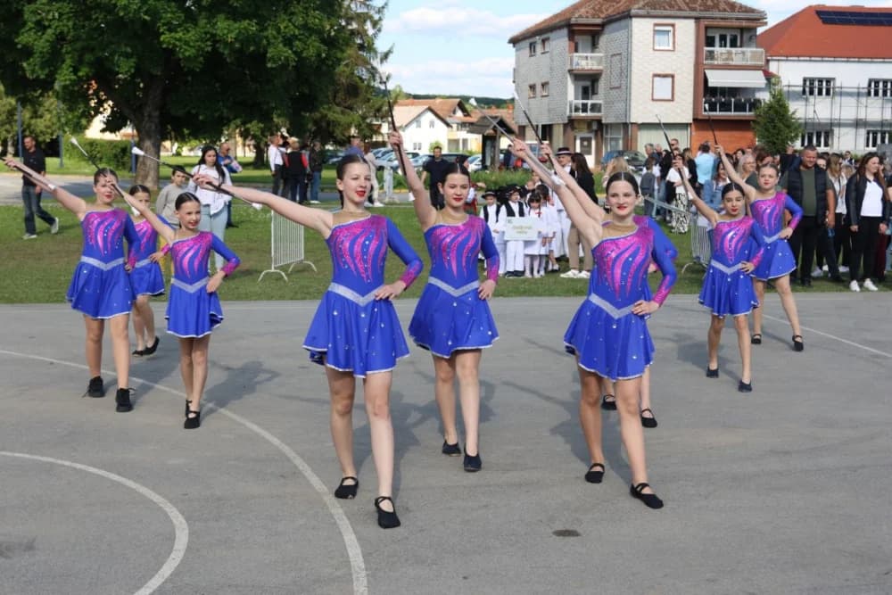 (VELIKA FOTOGALERIJA) Povorka koja je krasila ulice Velike: S ponosom predstavili tradiciju kraja iz kojeg dolaze