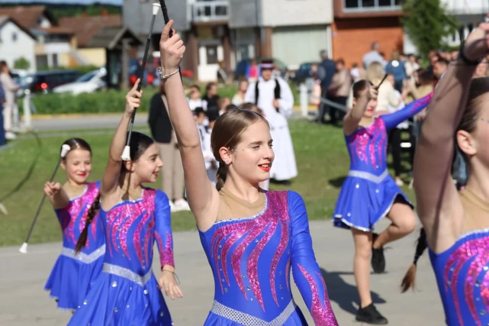 (VELIKA FOTOGALERIJA) Povorka koja je krasila ulice Velike: S ponosom predstavili tradiciju kraja iz kojeg dolaze