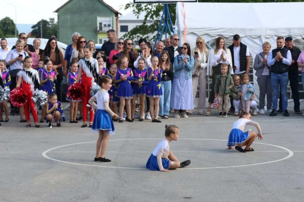 (VELIKA FOTOGALERIJA) Povorka koja je krasila ulice Velike: S ponosom predstavili tradiciju kraja iz kojeg dolaze