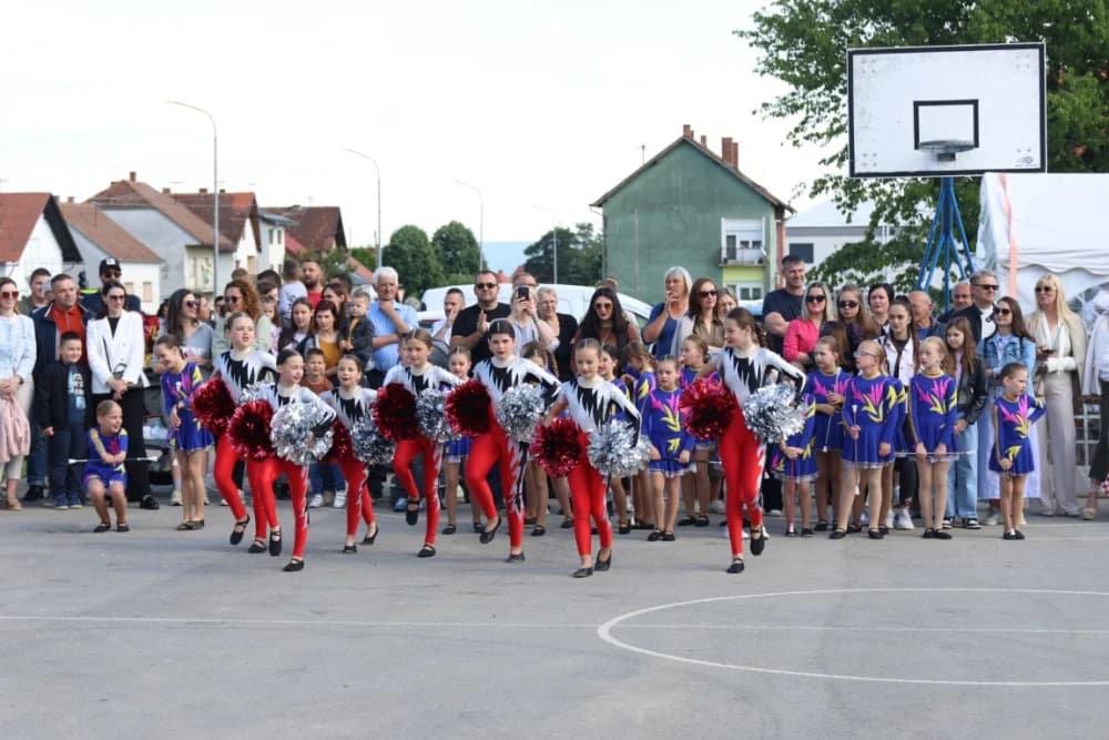 (VELIKA FOTOGALERIJA) Povorka koja je krasila ulice Velike: S ponosom predstavili tradiciju kraja iz kojeg dolaze