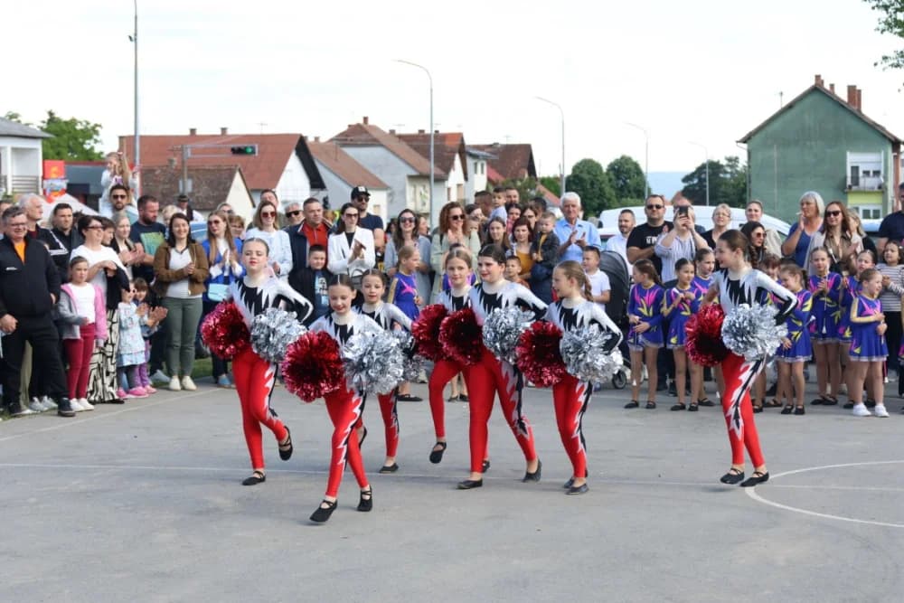 (VELIKA FOTOGALERIJA) Povorka koja je krasila ulice Velike: S ponosom predstavili tradiciju kraja iz kojeg dolaze
