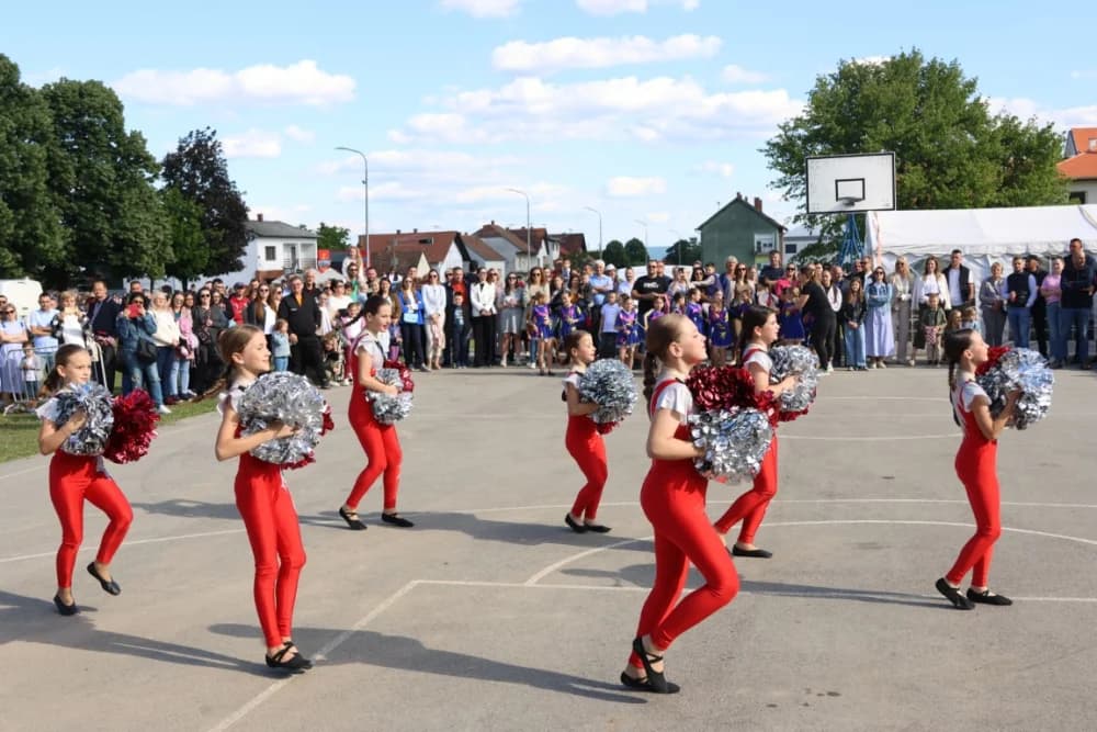 (VELIKA FOTOGALERIJA) Povorka koja je krasila ulice Velike: S ponosom predstavili tradiciju kraja iz kojeg dolaze