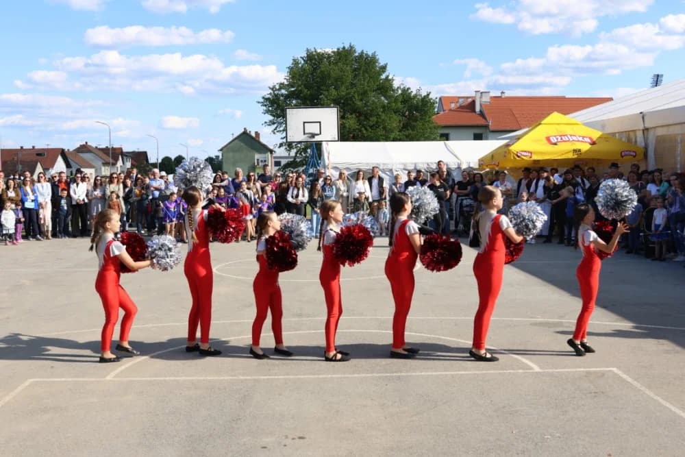 (VELIKA FOTOGALERIJA) Povorka koja je krasila ulice Velike: S ponosom predstavili tradiciju kraja iz kojeg dolaze