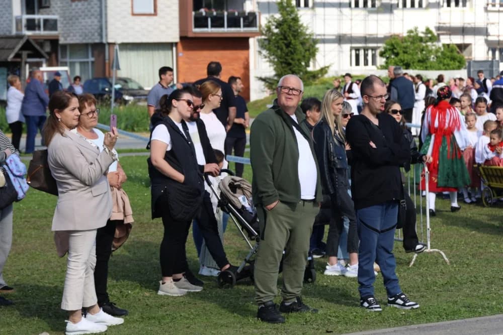 (VELIKA FOTOGALERIJA) Povorka koja je krasila ulice Velike: S ponosom predstavili tradiciju kraja iz kojeg dolaze