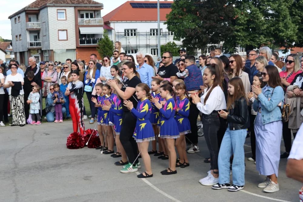 (VELIKA FOTOGALERIJA) Povorka koja je krasila ulice Velike: S ponosom predstavili tradiciju kraja iz kojeg dolaze