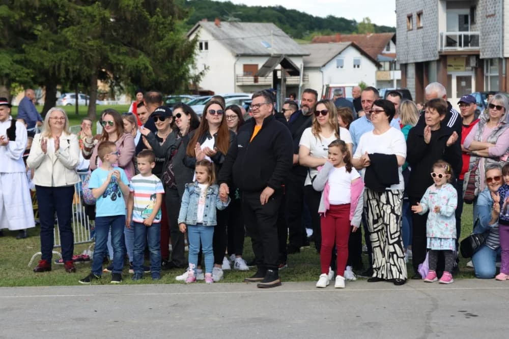 (VELIKA FOTOGALERIJA) Povorka koja je krasila ulice Velike: S ponosom predstavili tradiciju kraja iz kojeg dolaze