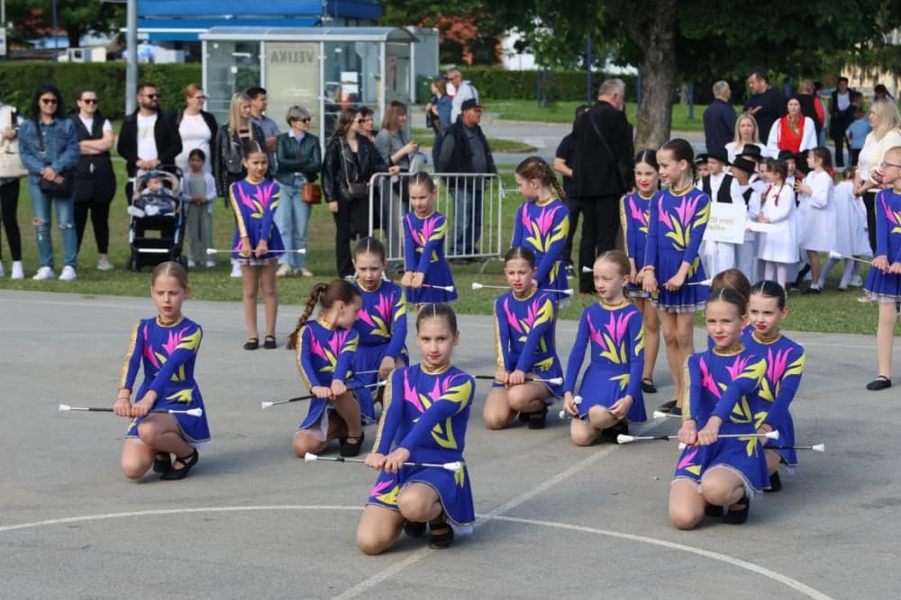 (VELIKA FOTOGALERIJA) Povorka koja je krasila ulice Velike: S ponosom predstavili tradiciju kraja iz kojeg dolaze