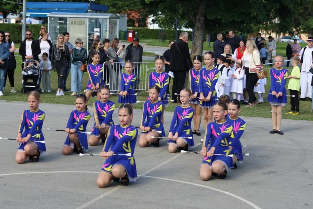 (VELIKA FOTOGALERIJA) Povorka koja je krasila ulice Velike: S ponosom predstavili tradiciju kraja iz kojeg dolaze