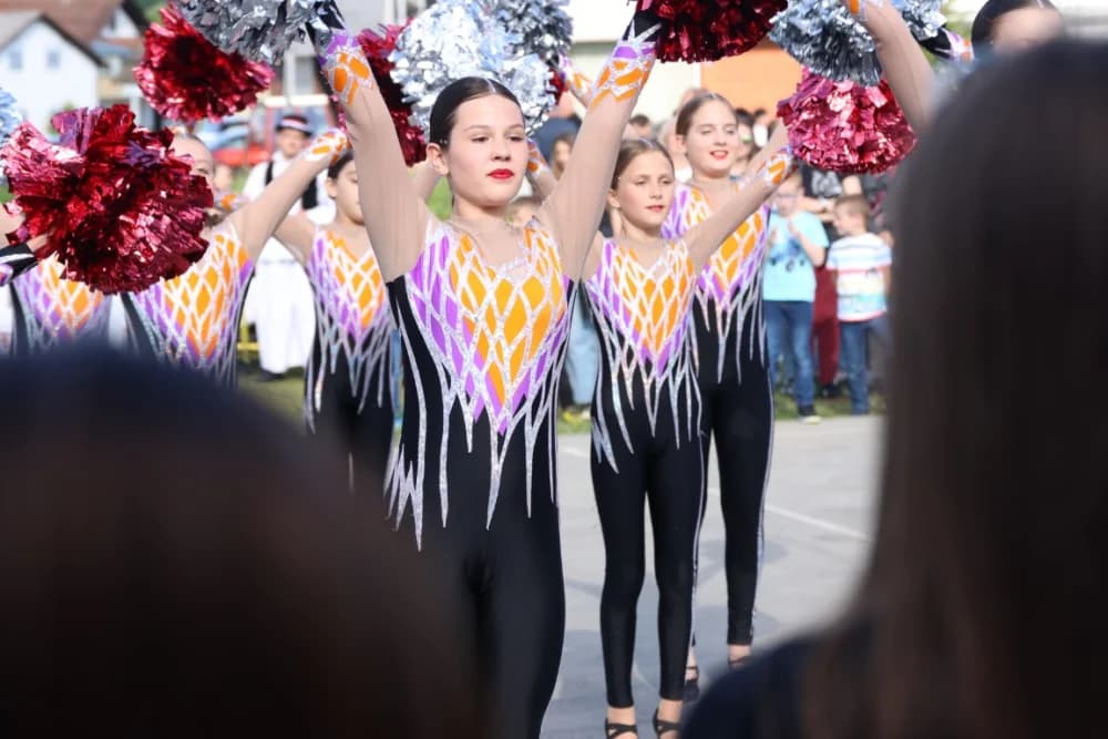 (VELIKA FOTOGALERIJA) Povorka koja je krasila ulice Velike: S ponosom predstavili tradiciju kraja iz kojeg dolaze