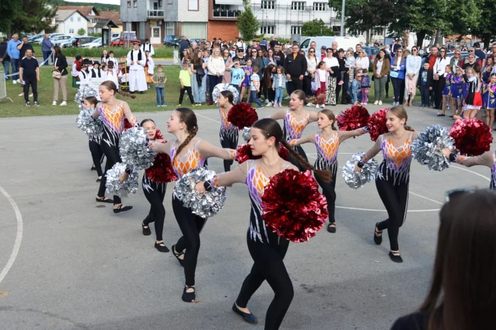 (VELIKA FOTOGALERIJA) Povorka koja je krasila ulice Velike: S ponosom predstavili tradiciju kraja iz kojeg dolaze