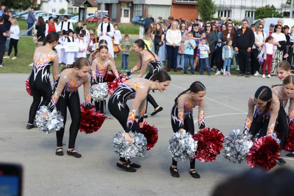 (VELIKA FOTOGALERIJA) Povorka koja je krasila ulice Velike: S ponosom predstavili tradiciju kraja iz kojeg dolaze
