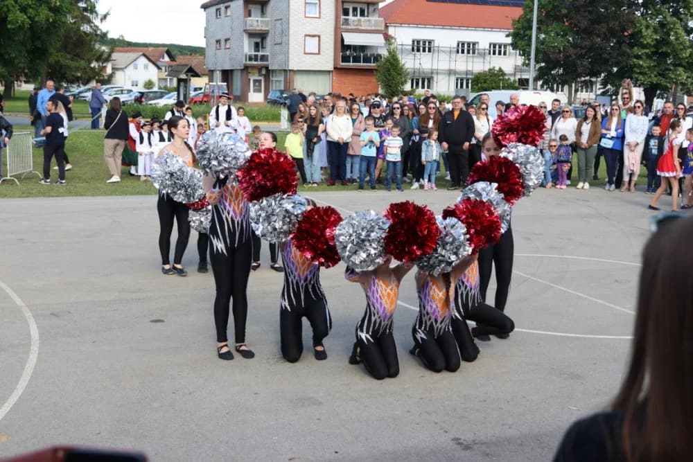 (VELIKA FOTOGALERIJA) Povorka koja je krasila ulice Velike: S ponosom predstavili tradiciju kraja iz kojeg dolaze