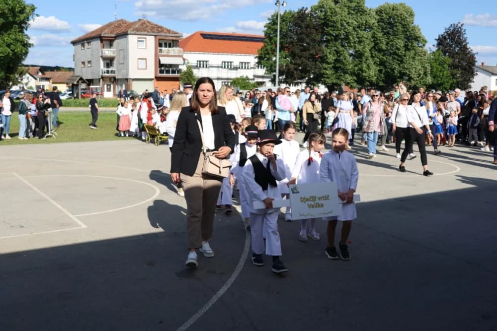 (VELIKA FOTOGALERIJA) Povorka koja je krasila ulice Velike: S ponosom predstavili tradiciju kraja iz kojeg dolaze