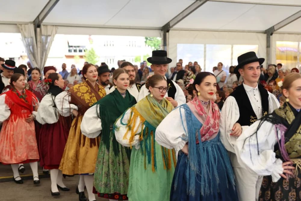(VELIKA FOTOGALERIJA) Povorka koja je krasila ulice Velike: S ponosom predstavili tradiciju kraja iz kojeg dolaze
