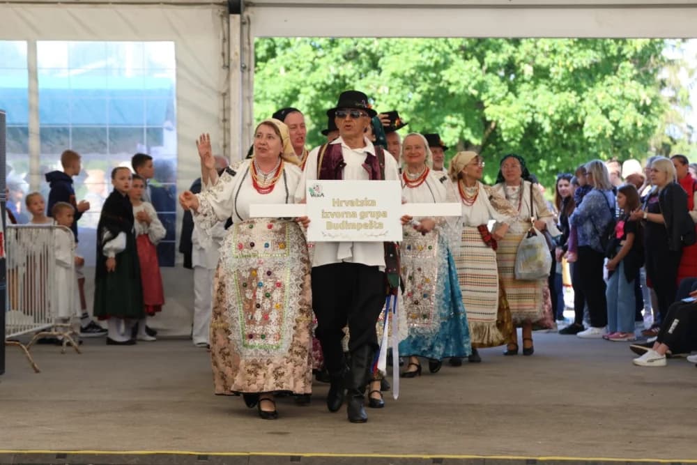 (VELIKA FOTOGALERIJA) Povorka koja je krasila ulice Velike: S ponosom predstavili tradiciju kraja iz kojeg dolaze