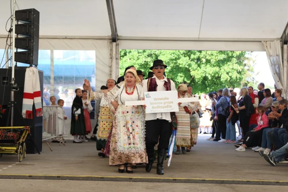 (VELIKA FOTOGALERIJA) Povorka koja je krasila ulice Velike: S ponosom predstavili tradiciju kraja iz kojeg dolaze